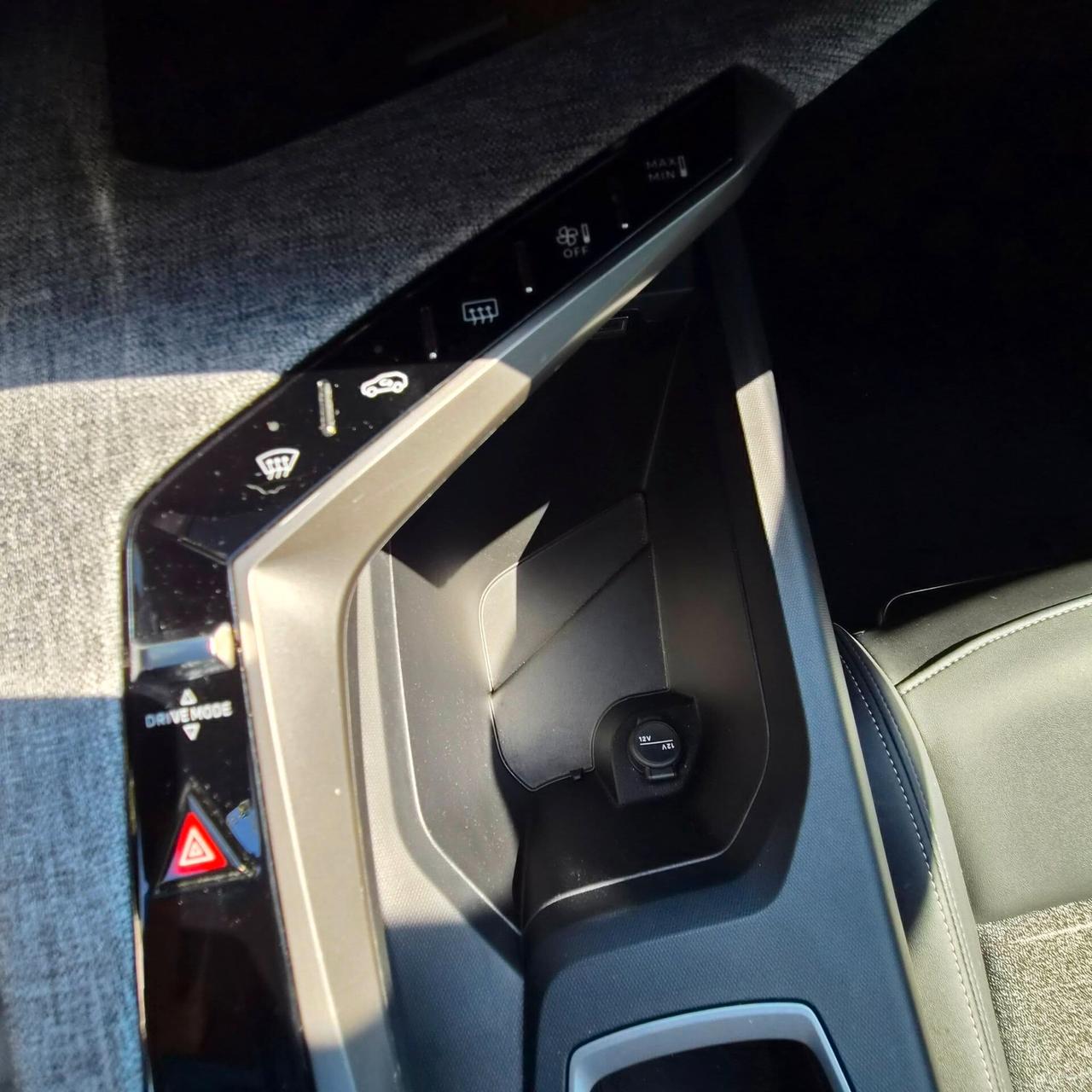Peugeot 3008 Hybrid 136 e-DCS6 Allure 2025 km23000