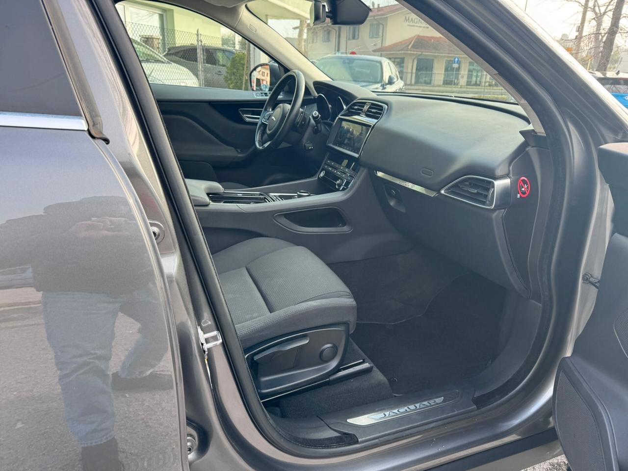 Jaguar F-Pace 2.0 D 180 CV AWD Portfolio