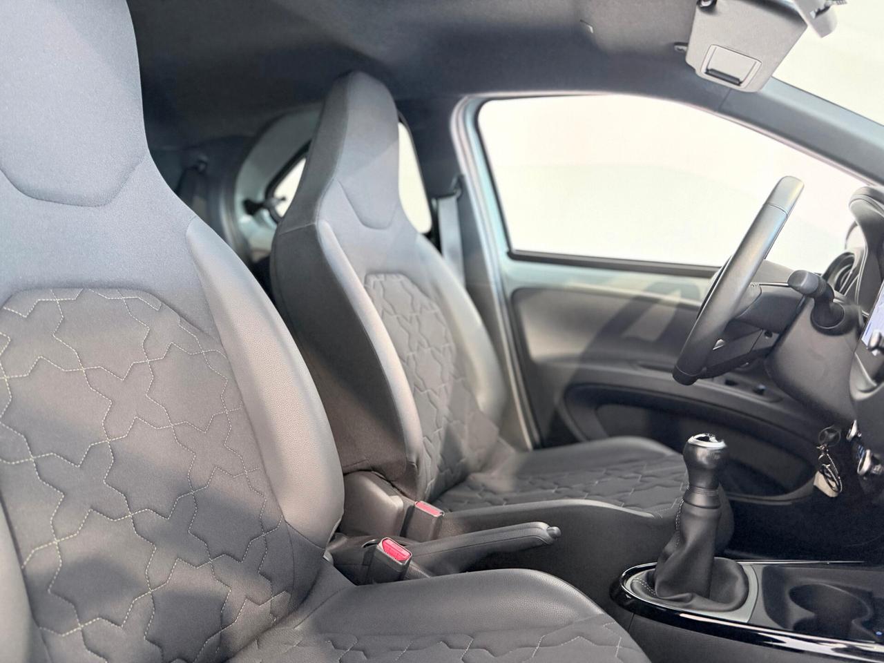 TOYOTA AYGO X LOUNGE NEOPATENTATI