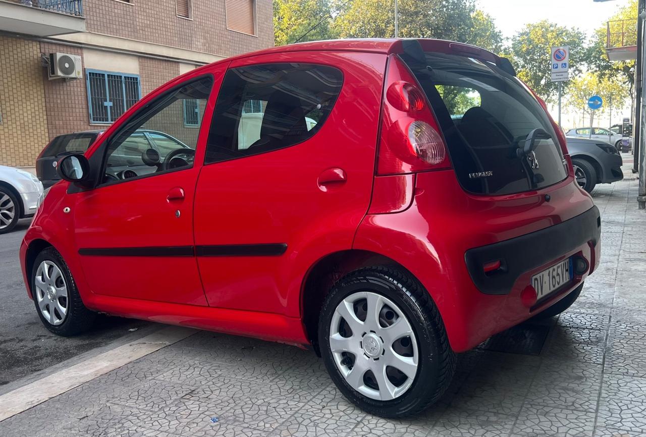Peugeot 107 1.0 68CV 5p. Sweet Years automatica
