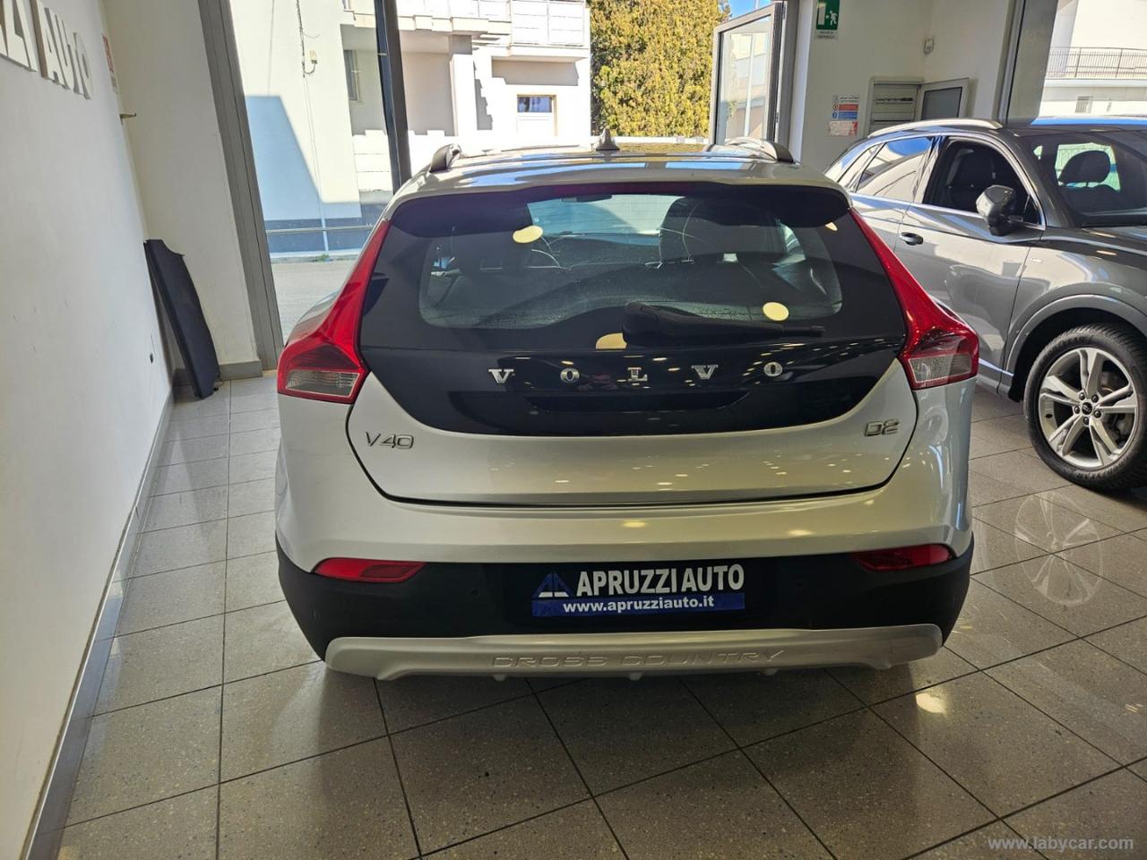 VOLVO V40 Cross Country D2 1.6 P.sh. Momentum