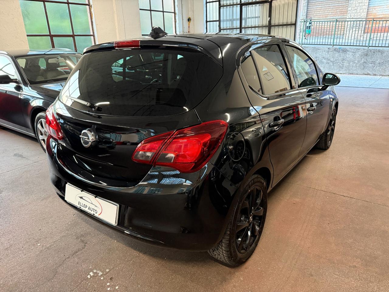 Opel Corsa 1.2 5 porte Black Edition