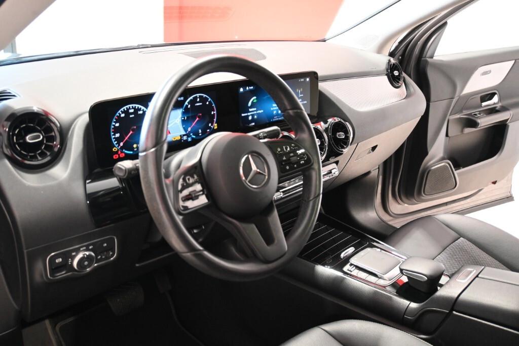 MERCEDES GLA 180D AUTOM + TETTO PAN