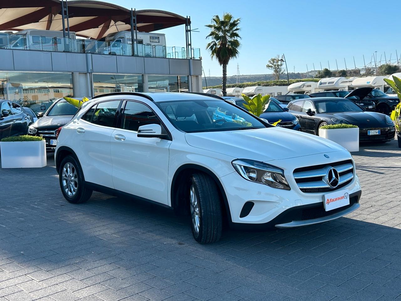 Mercedes-Benz GLA 180d Business