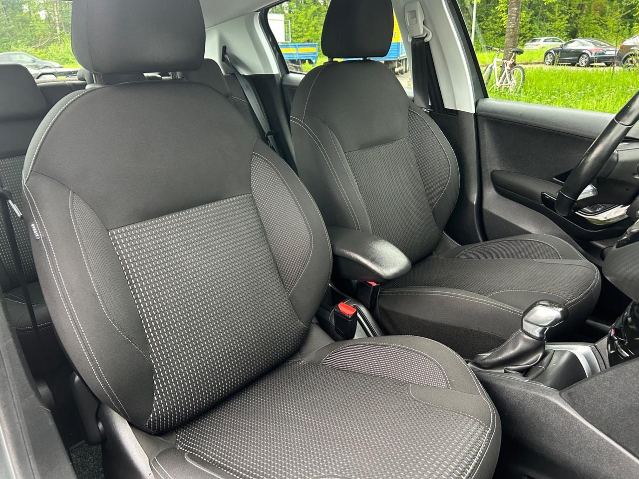 Peugeot 208 PureTech 82 5 porte Allure*Solo 82000 Km *