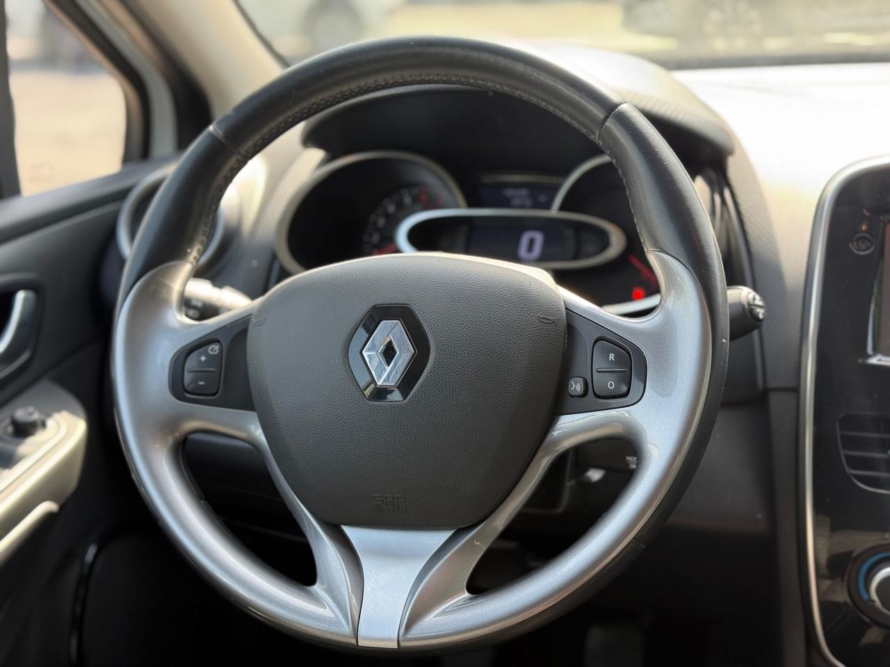 Renault Clio 1.2 75CV 5 porte LIMITED GARANTITA