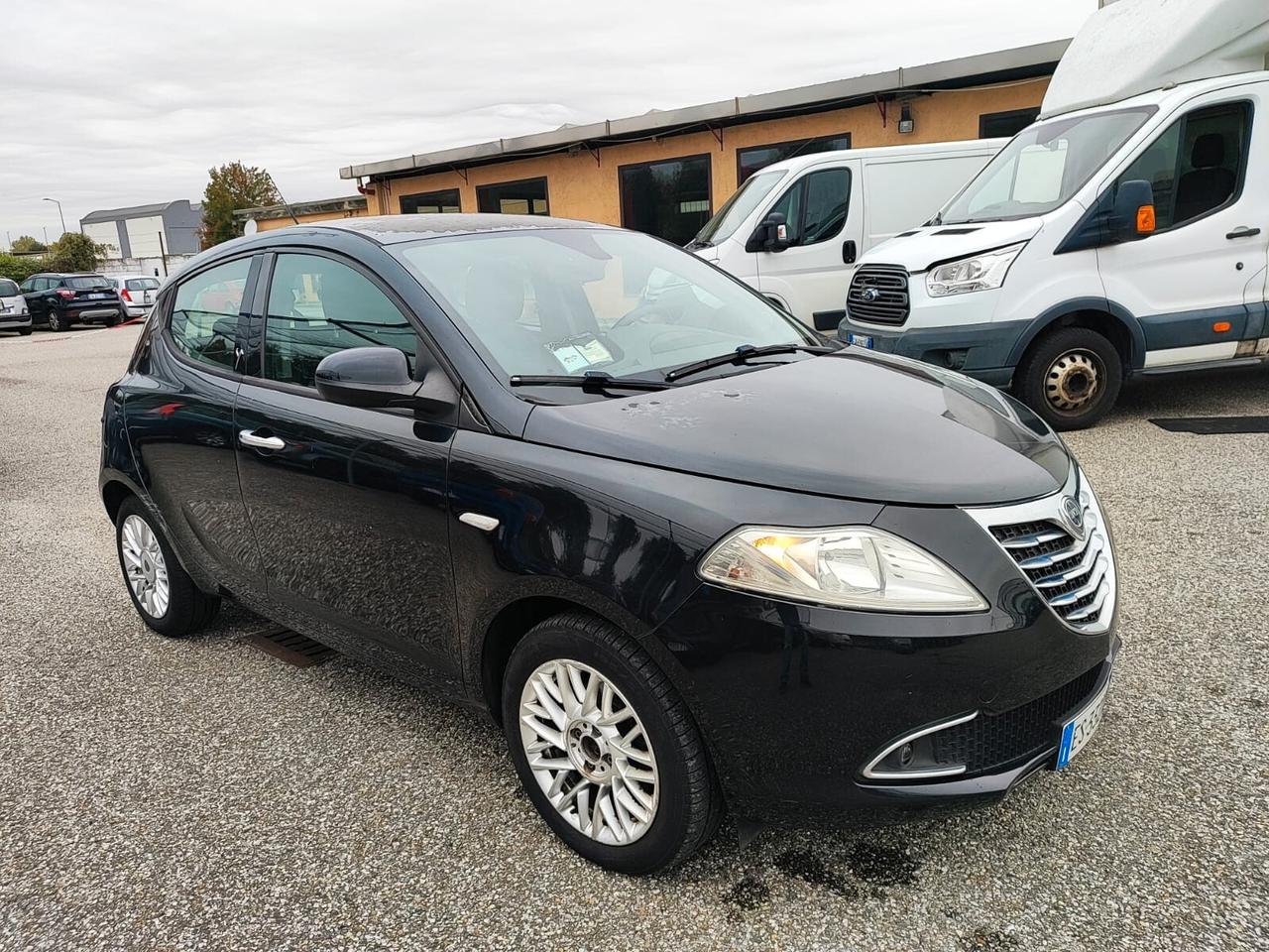 Lancia Ypsilon 1.2 69 CV 5 porte Platinum