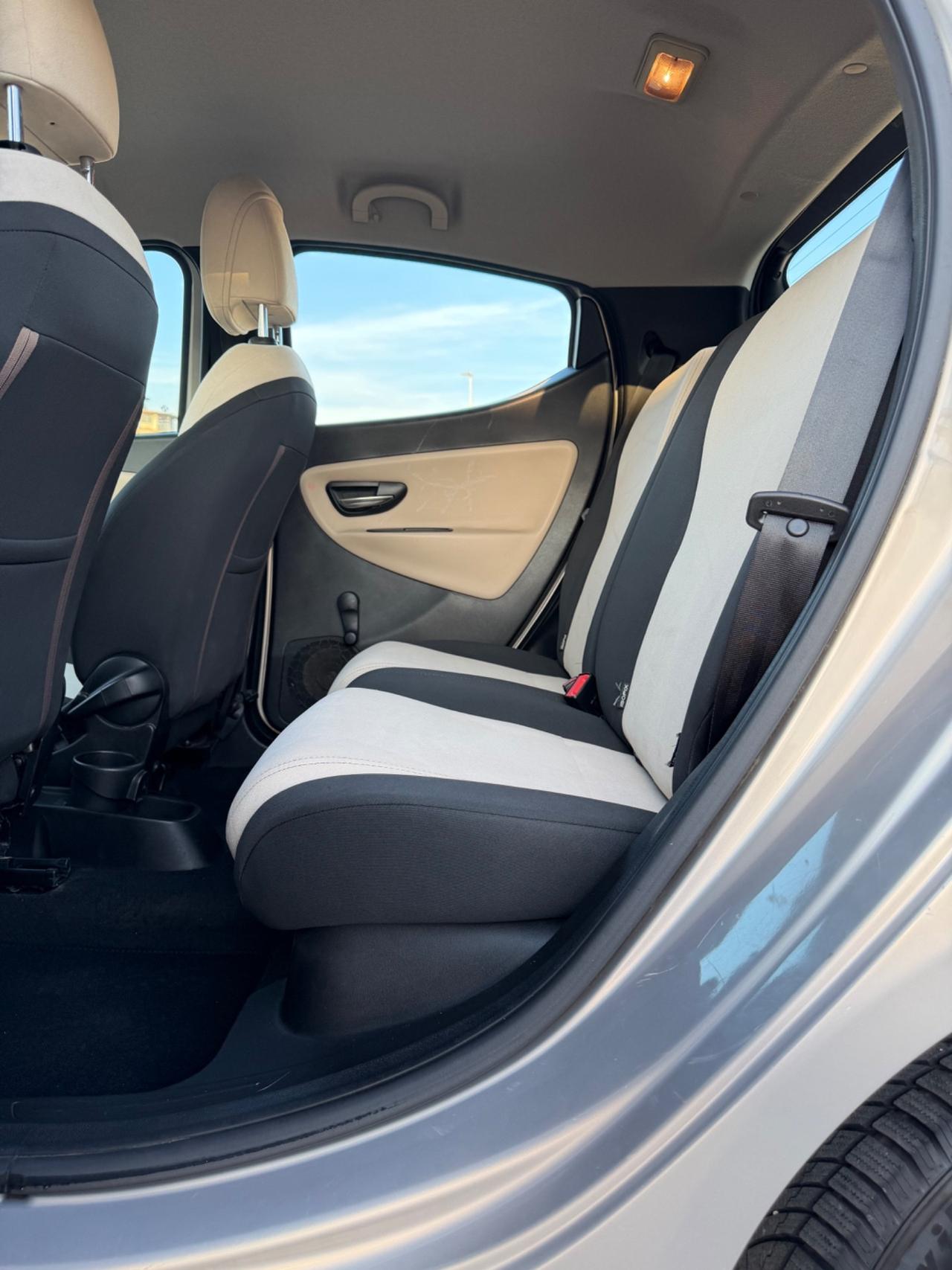 Lancia Ypsilon 1.2 69 CV 5 porte S&S Silver