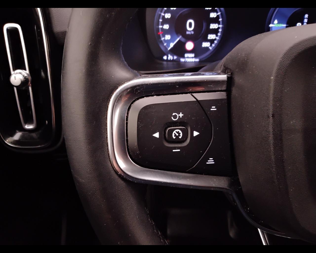 VOLVO XC40 2023 - XC40 1.5 t5 recharge phev Core auto