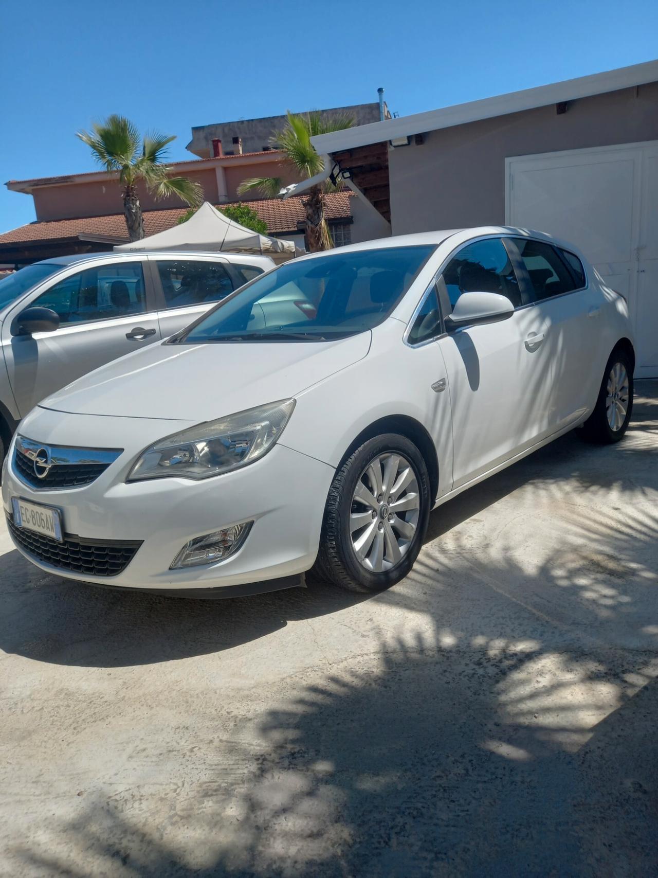 Opel Astra 1.7 CDTI 110CV 5 porte Cosmo NUOVISSIMA