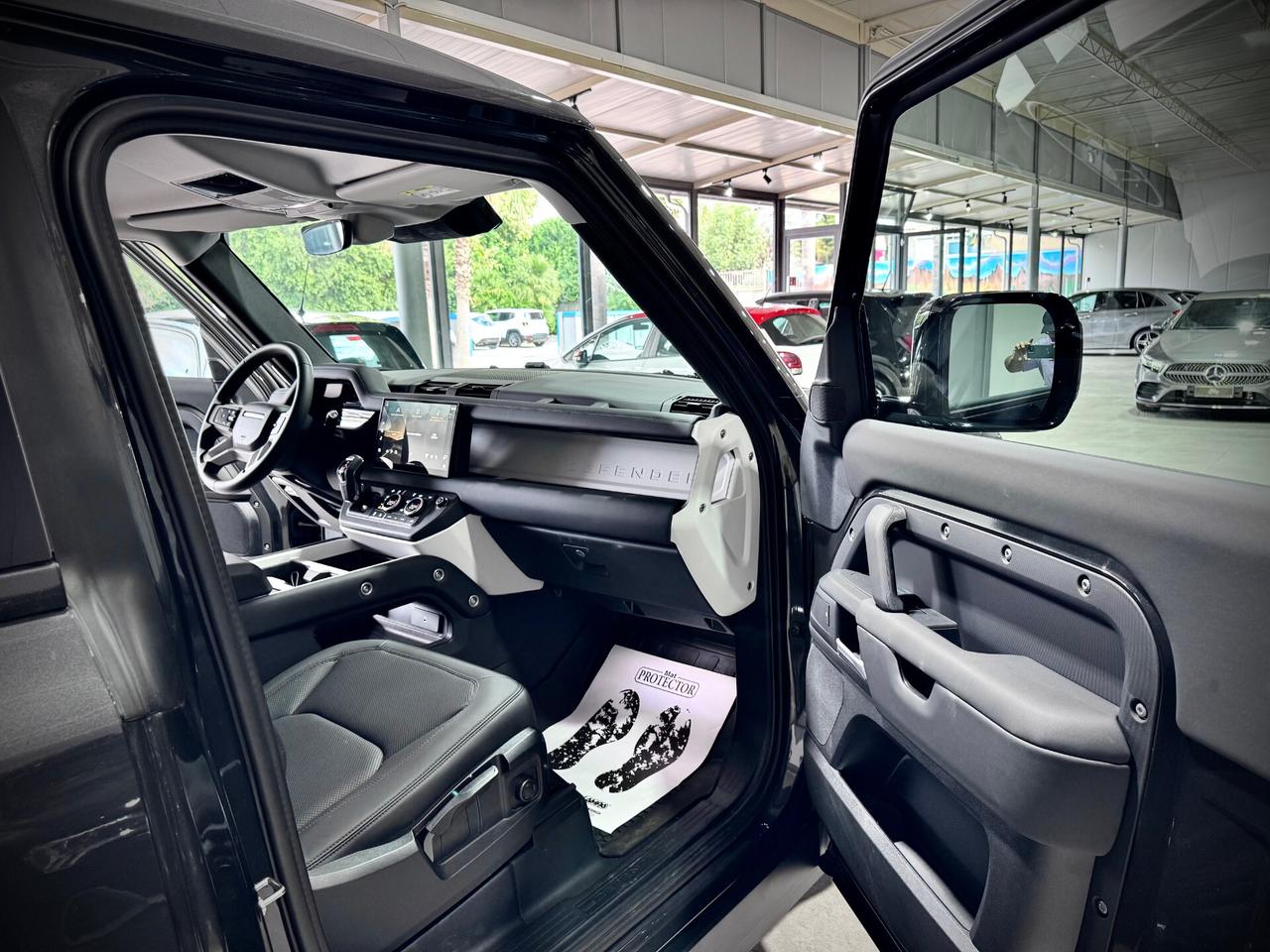 Land Rover Defender 90 3.0d i6 200CV Mhev X-Dynamic S Carpatian Grey