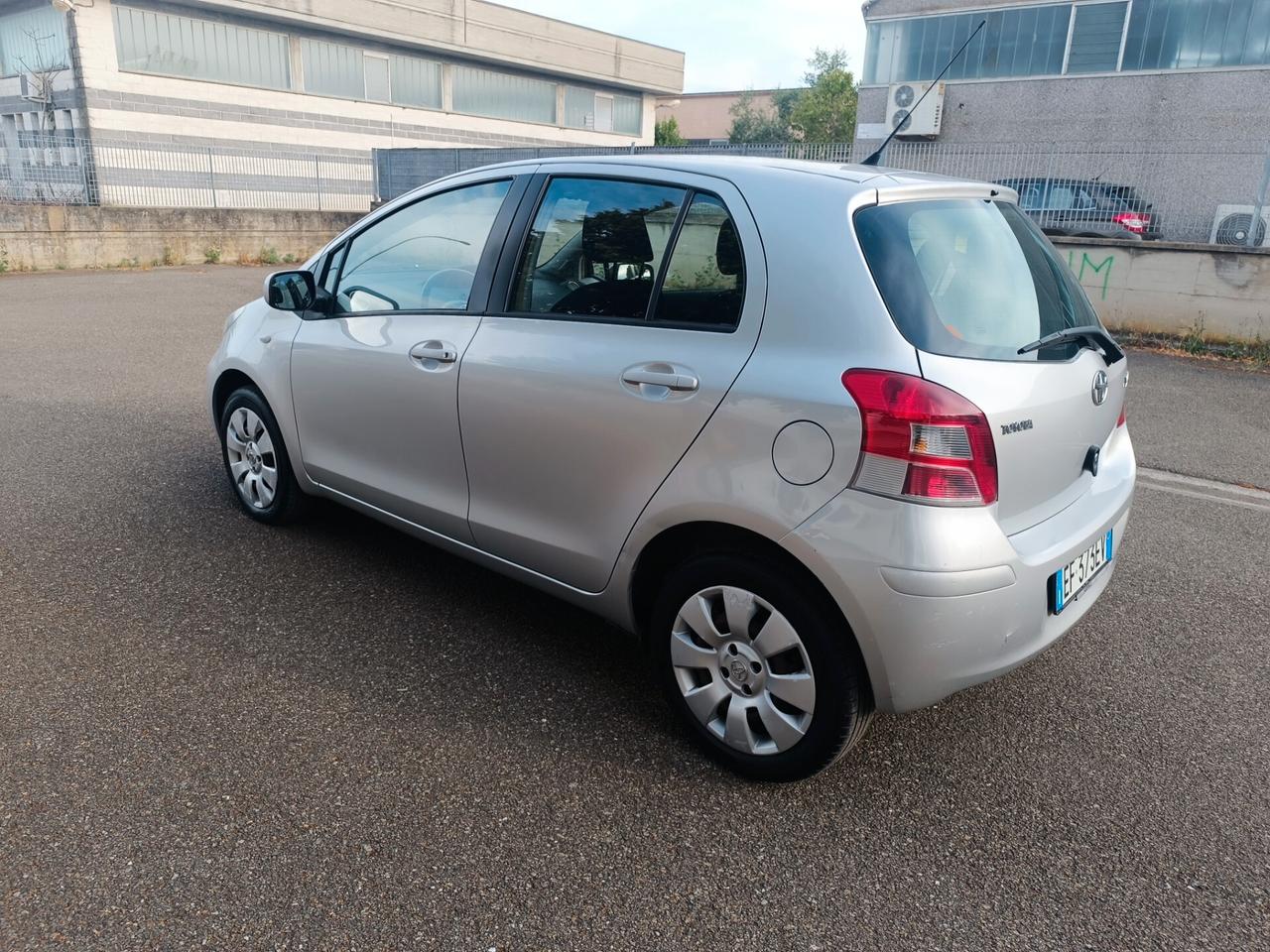 Toyota Yaris 1.0 5 porte SOLAMENTE 108.000 KM