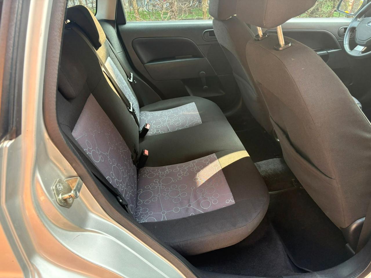 Ford Fiesta 1.2 16V 5p. Ghia