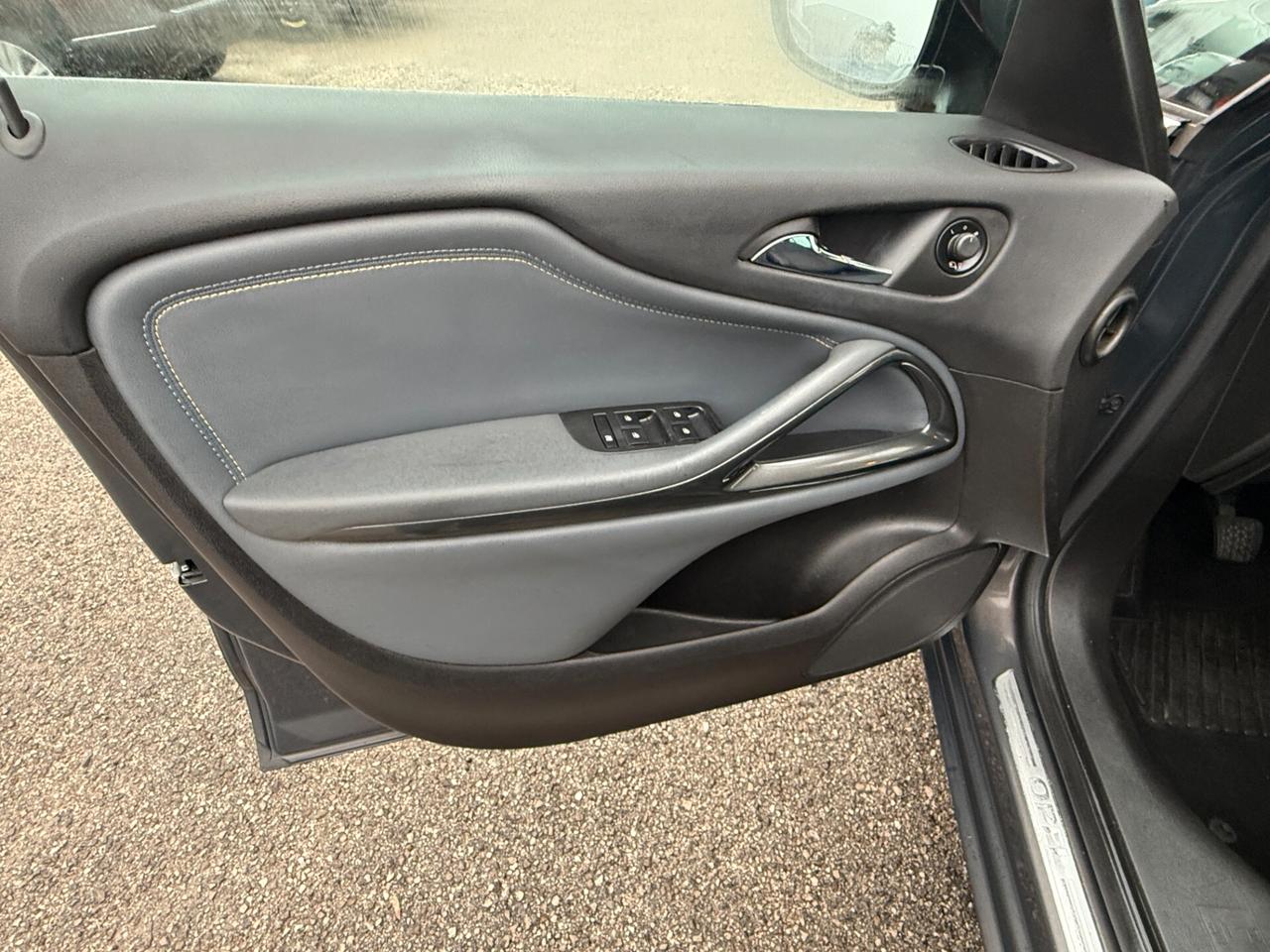 Opel Zafira Tourer 1.6 CDTi 136CV ECOflex 7 POSTI