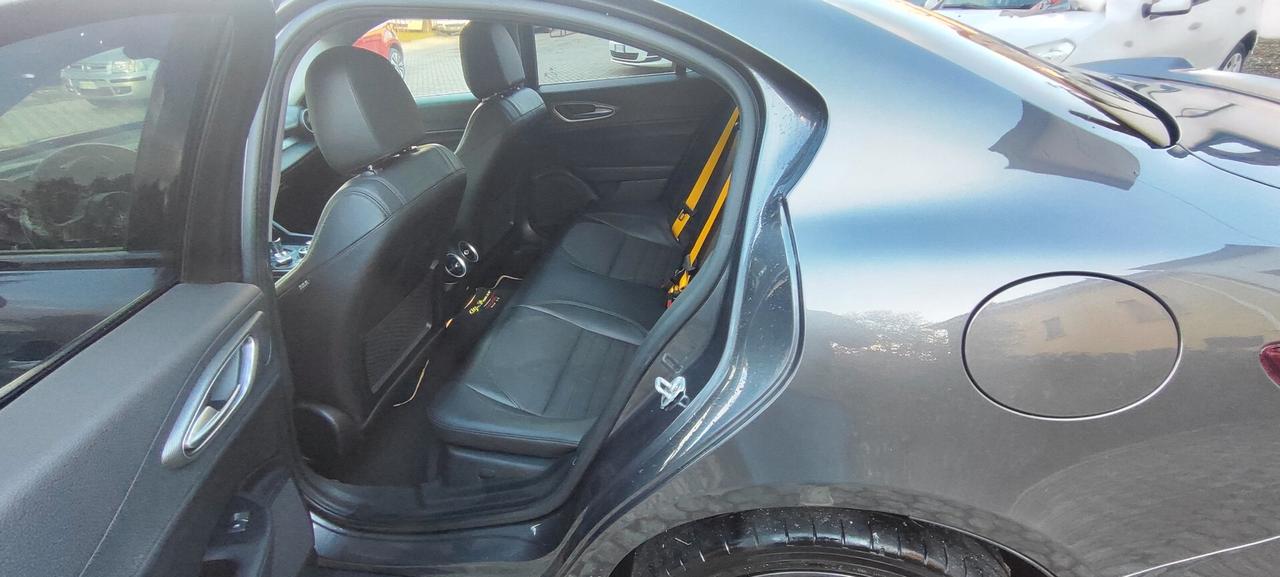 Alfa Romeo Giulia 2.2 Turbodiesel 180 CV AT8 Sport Edition