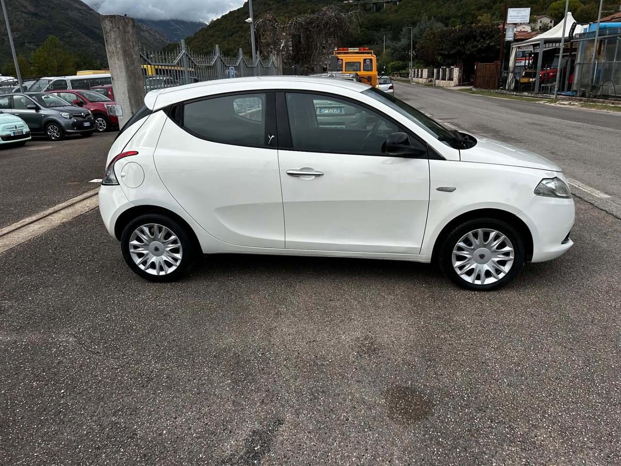 Lancia Ypsilon 1.2 69 CV 5 porte S&S Gold