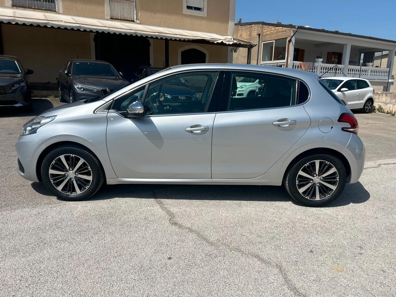 Peugeot 208 BlueHDi 100 5 porte Allure 2016