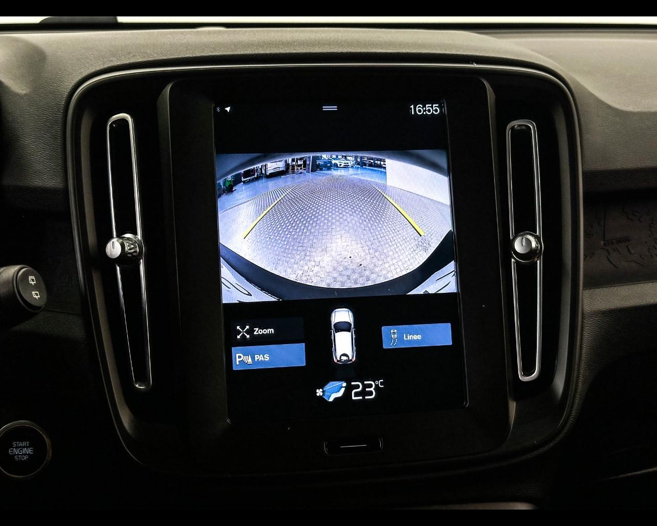 VOLVO XC40 (2017-->) - XC40 T2 Geartronic Momentum