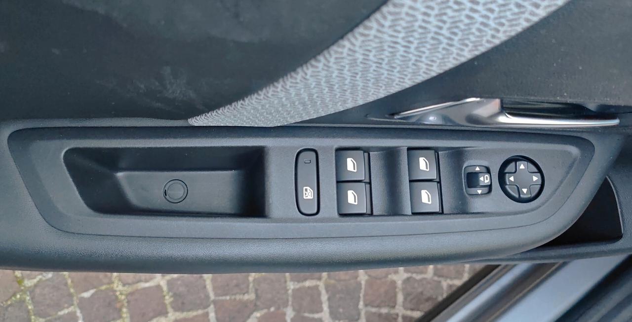 Citroen C4 PureTech 130 S&S EAT8 Shine