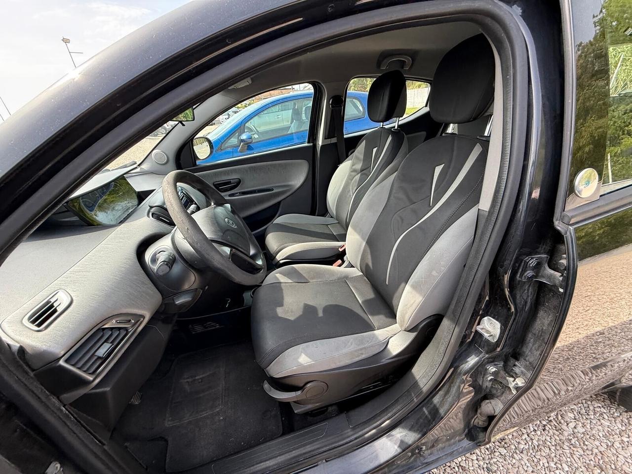 Lancia Ypsilon 0.9 TwinAir 85 CV 5 porte Metano Ecochic Gold
