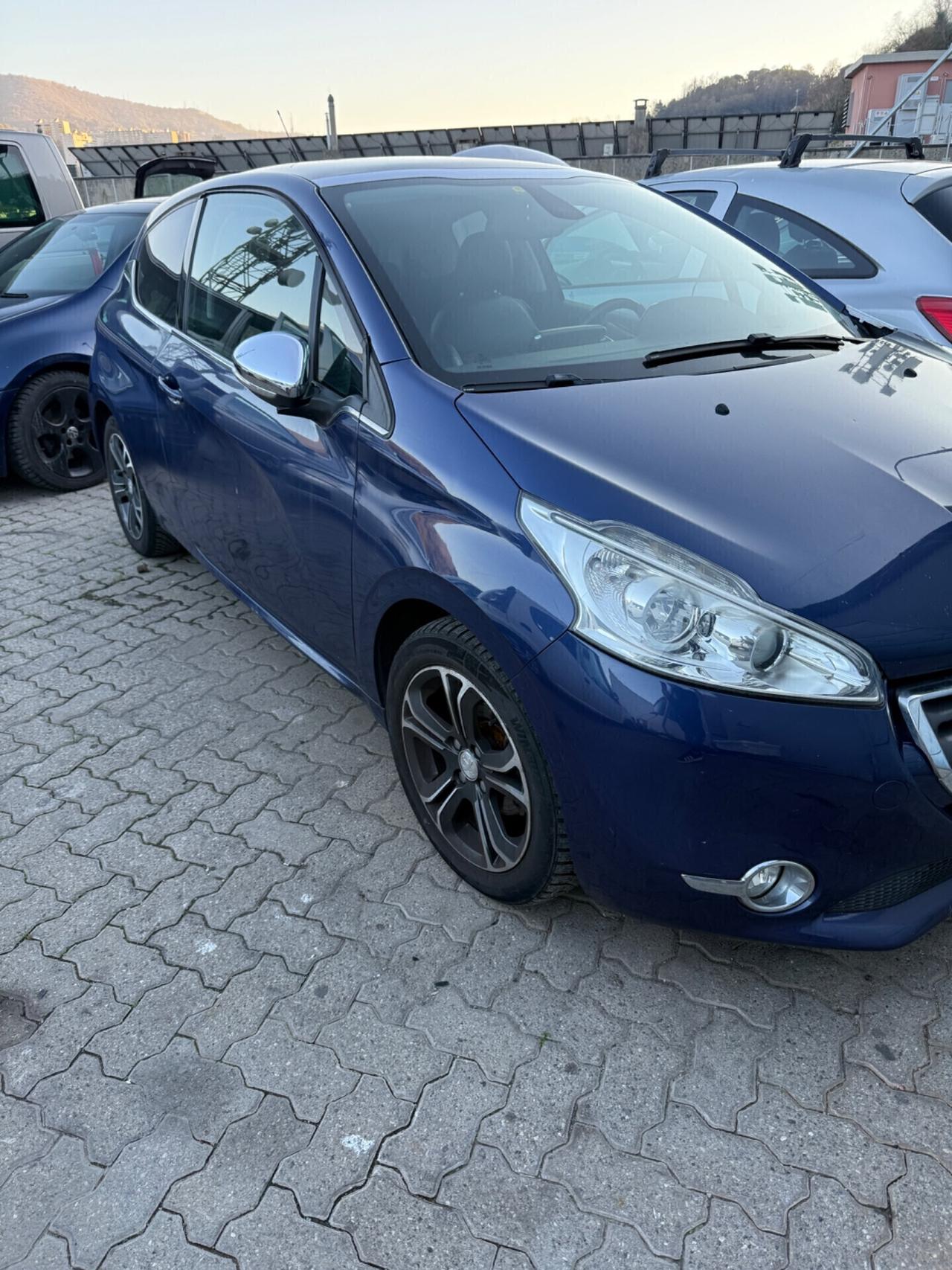 Peugeot 208 1.4 HDi 68 CV 3 porte Allure