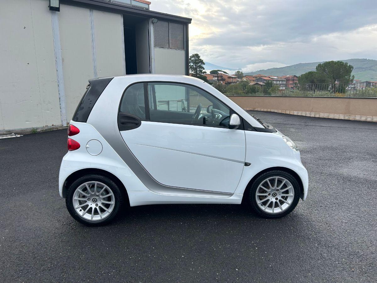 SMART - Fortwo - 1000 52 kW MHD coupé passion