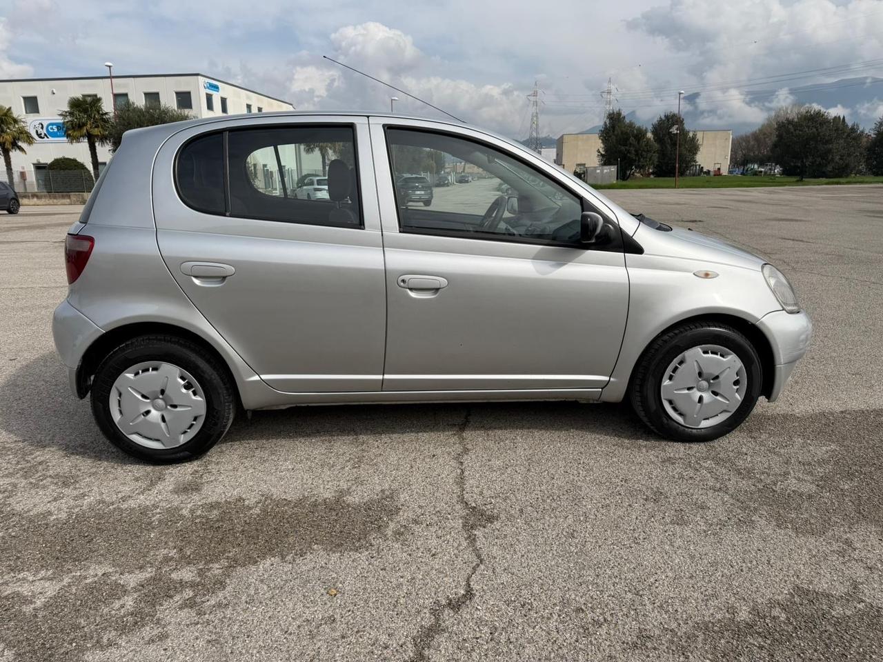 Toyota Yaris 1.3i 16V cat 5 porte Luna