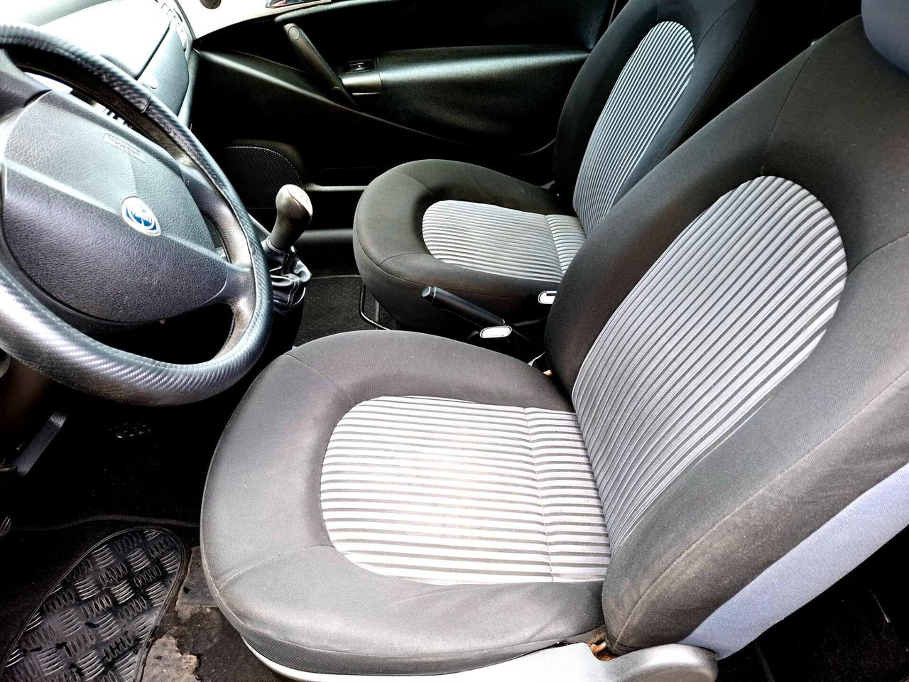 Lancia Ypsilon 1.3 MJT 75 CV Platino
