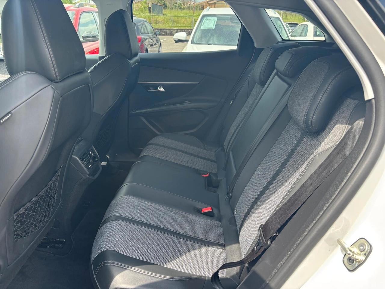 Peugeot 3008 ALLURE 1.2 PureTech 130CV - 2019