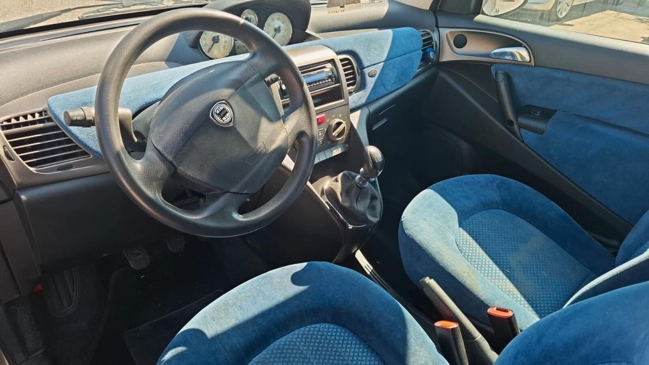 Lancia Ypsilon 1.2 16V Platino