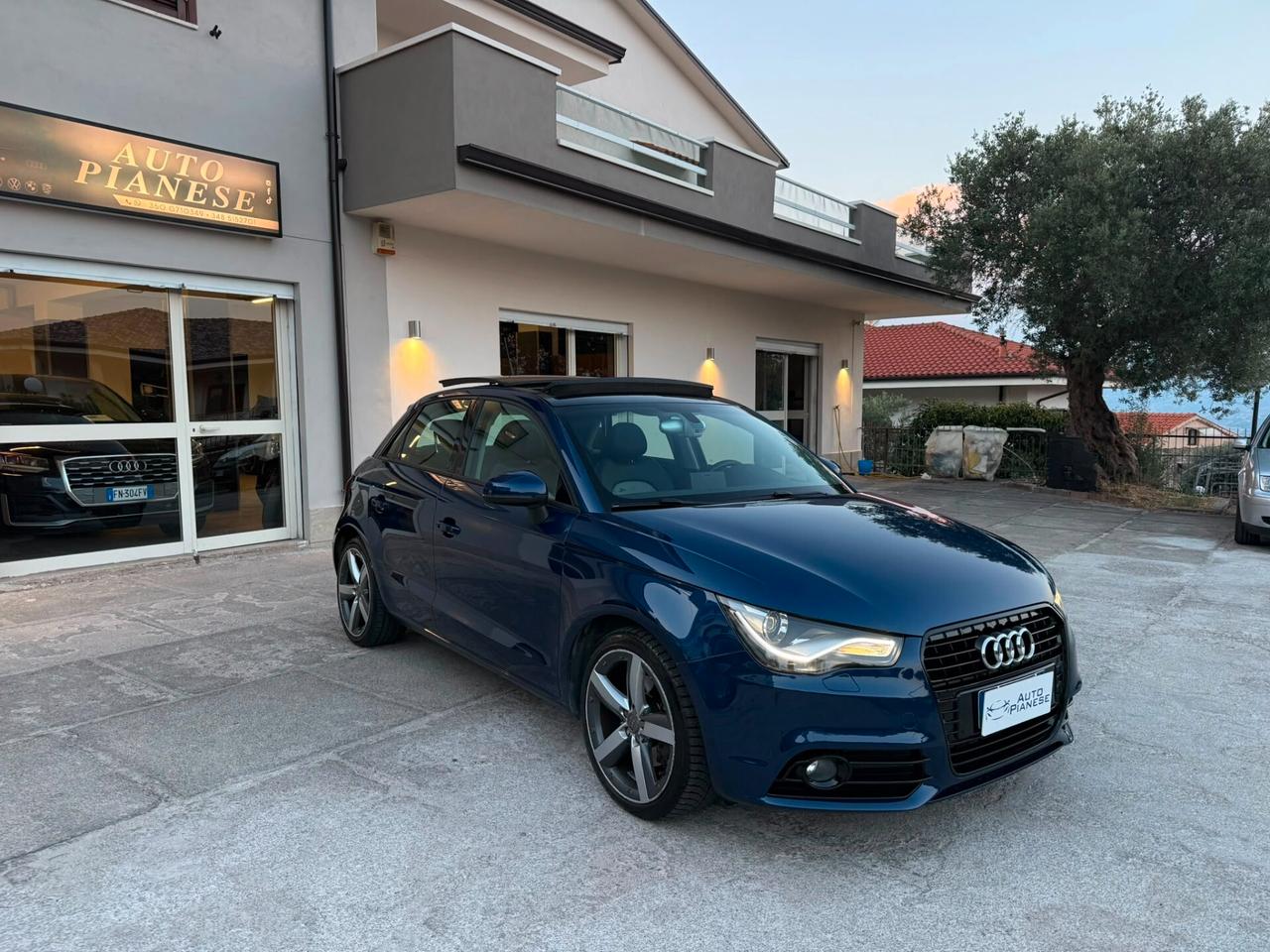 Audi A1 SPB 1.6 TDI 105CV Ambition Tetto