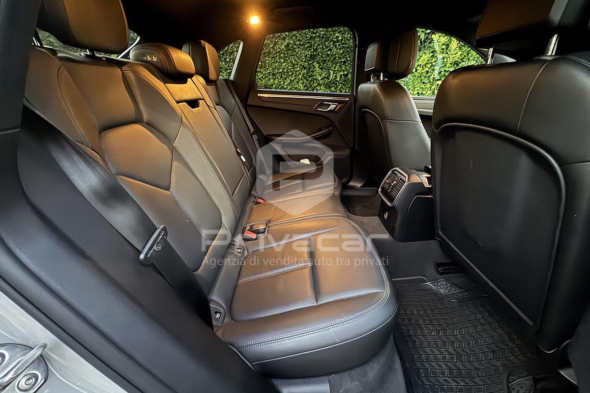 PORSCHE Macan 2.0