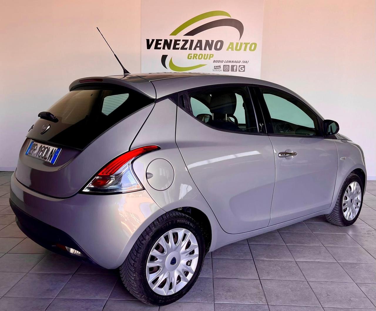 Lancia Ypsilon 1.2 69 CV 5 porte S&S Platinum