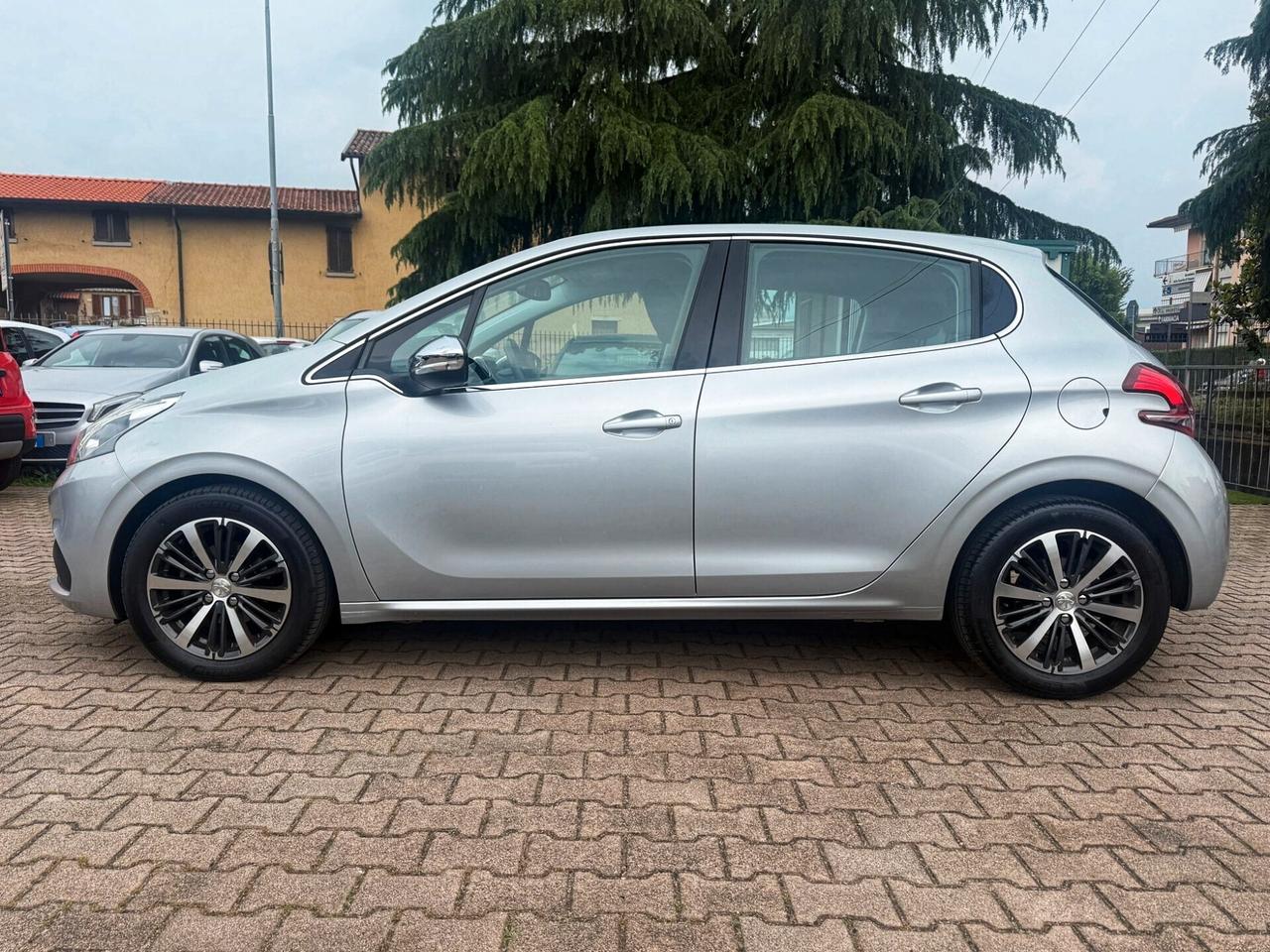 Peugeot 208 PureTech Turbo 110 EAT6 S&S 5 porte AUTOMATICA OK NEOPATENTATI
