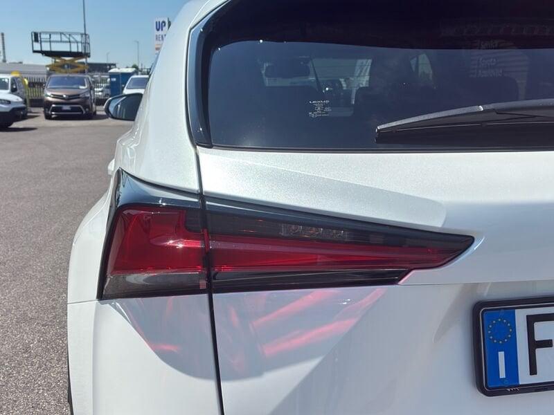 Lexus NX NX 300h 2.5 Luxury 4wd cvt