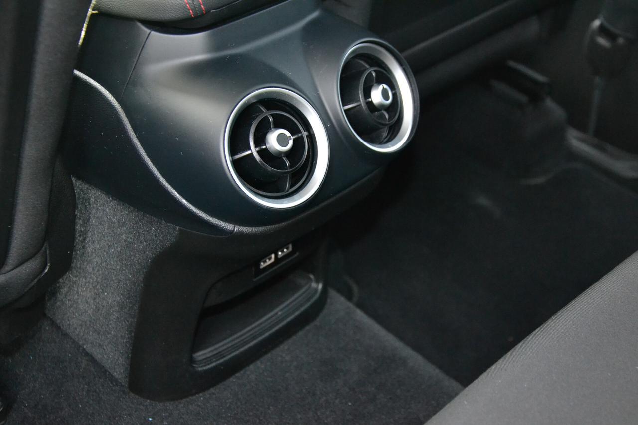 Alfa Romeo Stelvio 2.2 160CV AT8 *FULL LED+NAVI+PDC+RCAM+F1+PRIVACY*