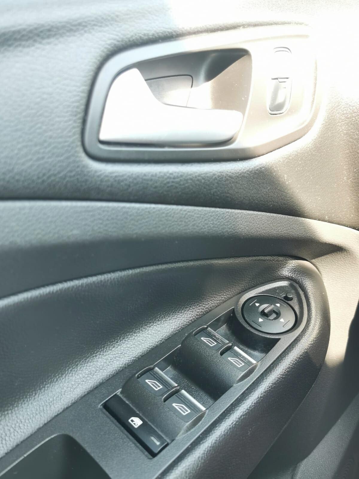 Ford Kuga 1.5 TDCI 120CV 2WD Powershift Tit.