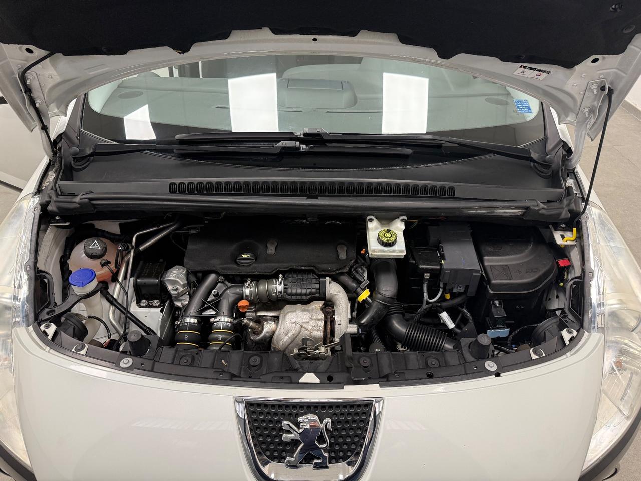 Peugeot 3008 1.6 HDi 115CV Business