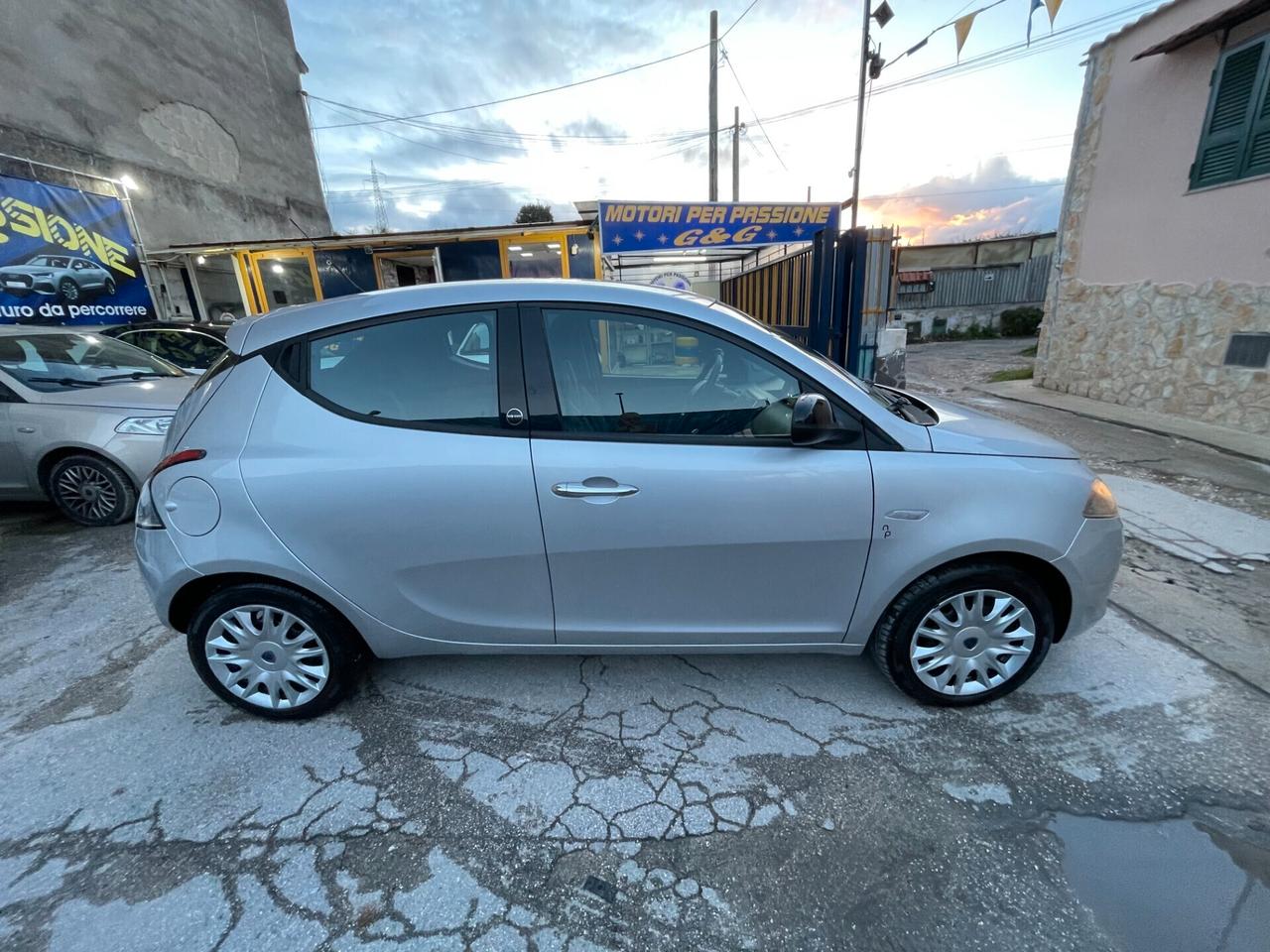 Lancia Ypsilon 1.2 69 CV 5 porte GPL Ecochic Silver