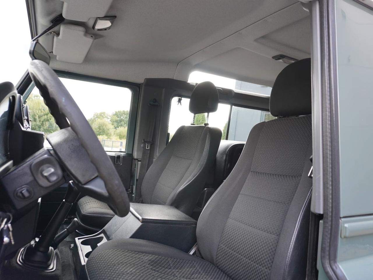 Land Rover Defender 90 TD4 Station Wagon E