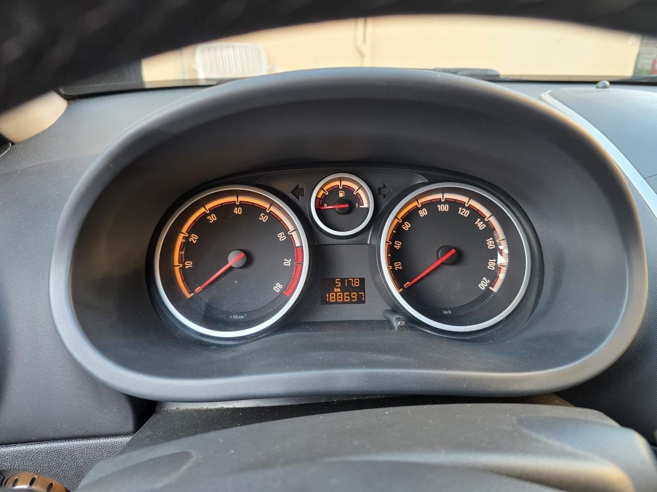 Opel corsa 1.2 benz perfetta neopatentati possibilita 12 mesi garanzia