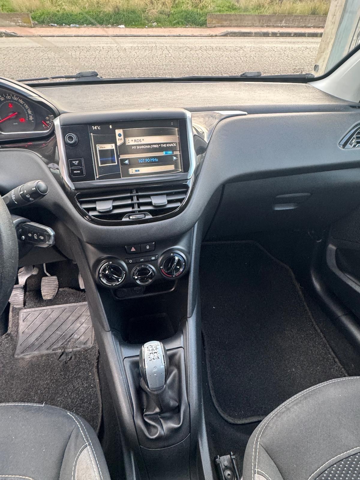 Peugeot 208 PureTech 82 5 porte Allure