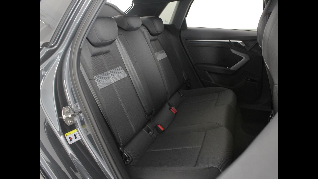 AUDI A3 IV 2024 allstreet - A3 allstreet 35 2.0 tdi Business s-tronic