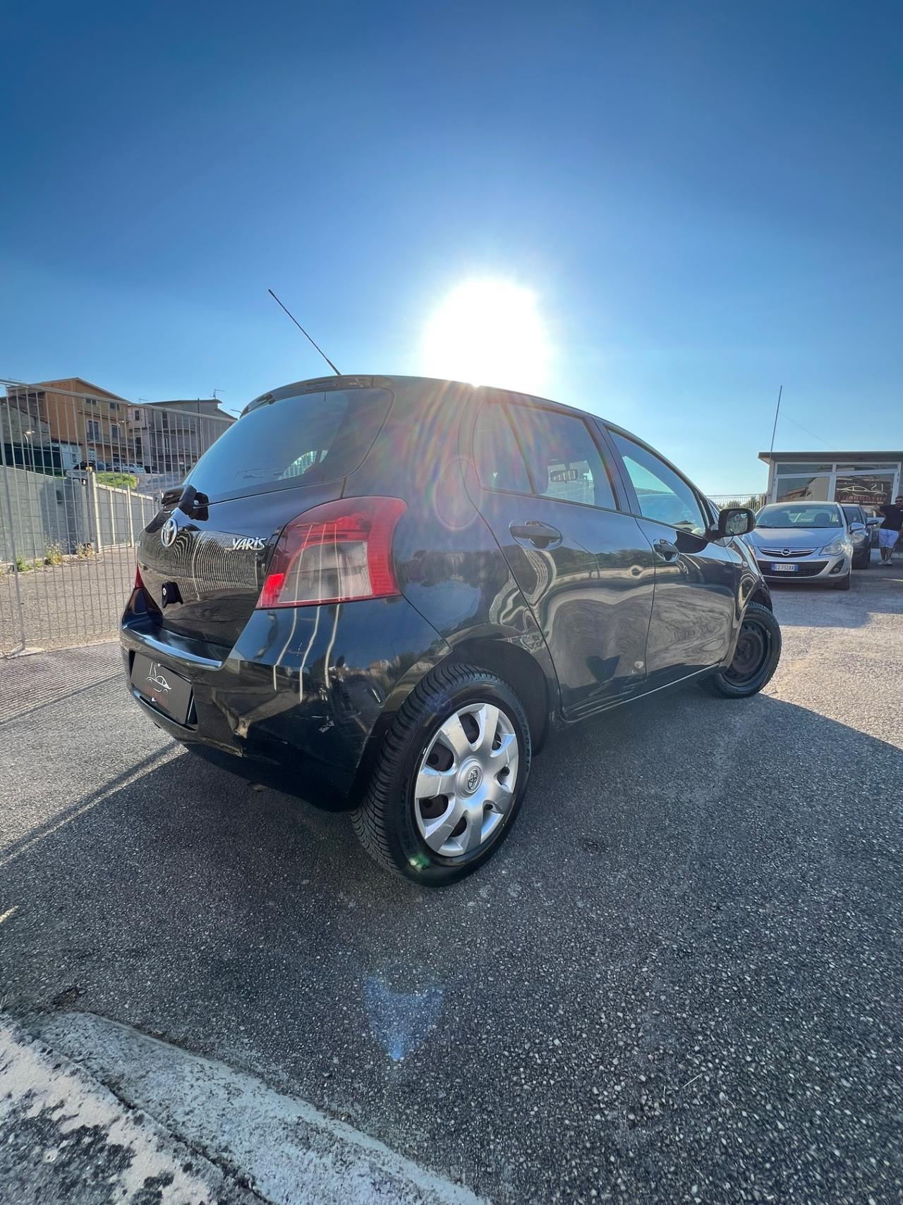 Toyota Yaris 1.0 5 porte Now