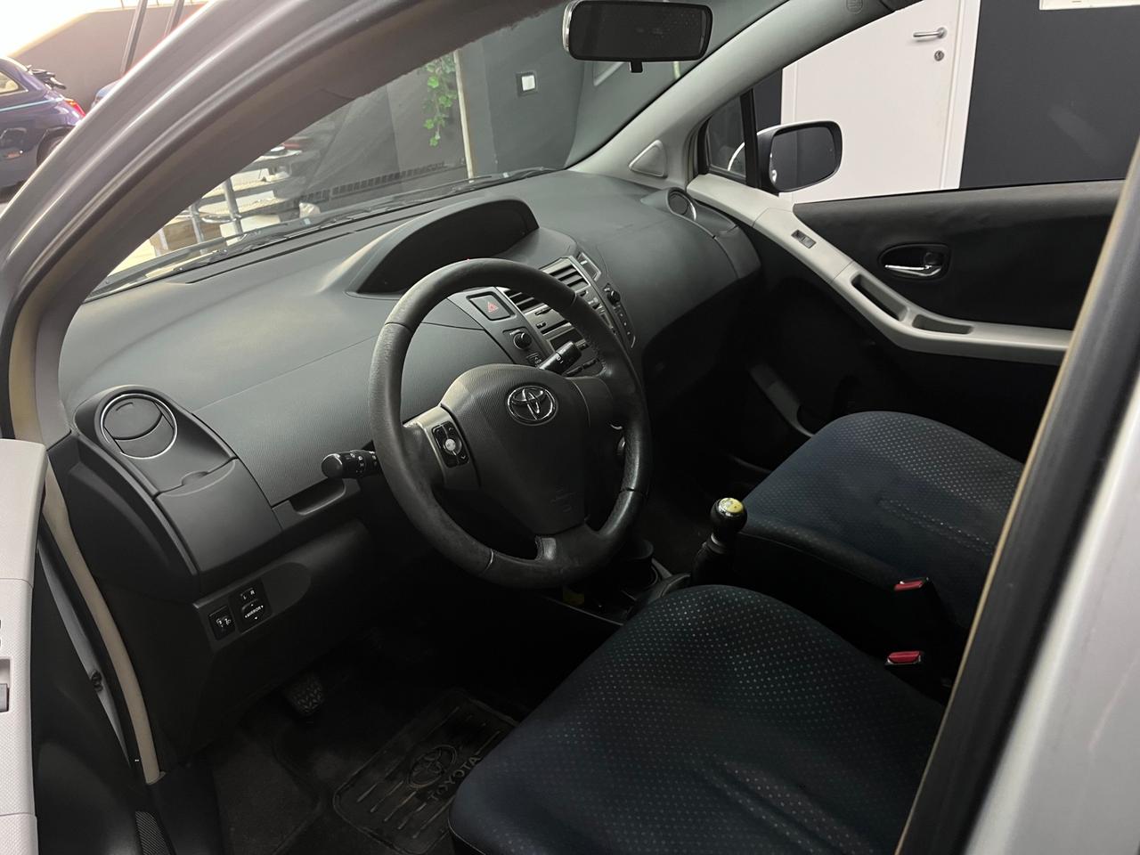 TOYOTA YARIS 1.0 BENZINA 68 CV – 2010