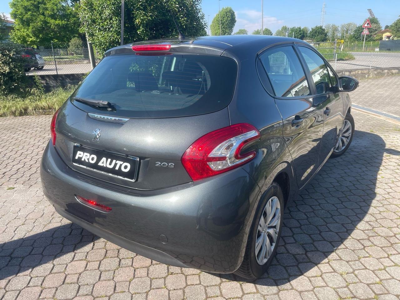 Peugeot 208 1.4 HDi 68 CV 5 porte Allure