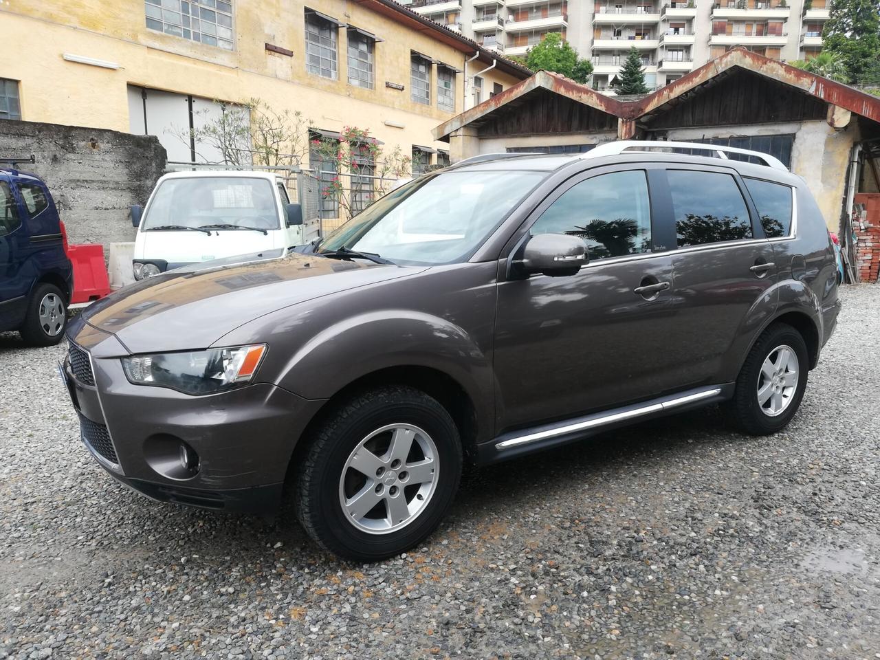 Mitsubishi Outlander 2.2 DI-D 4x4 - 2011