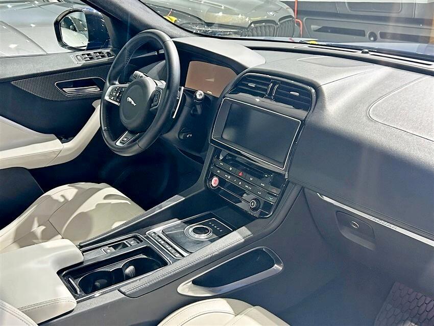 Jaguar F-Pace 3.0 D V6 300 CV AWD aut. S