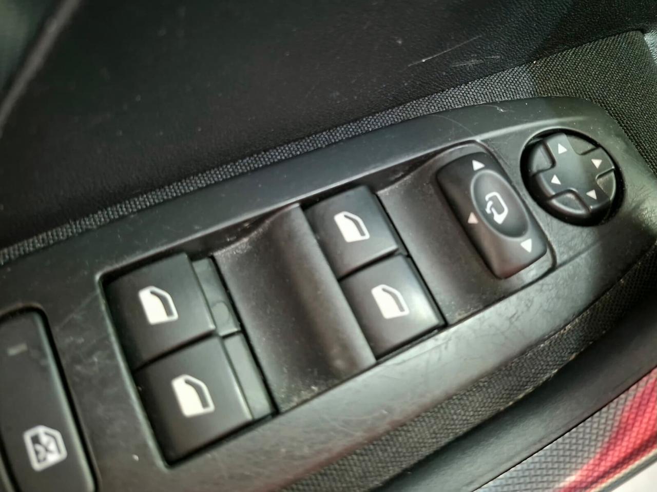 2015 Peugeot 2008 1.6 BlueHDi 100cv Black Matt