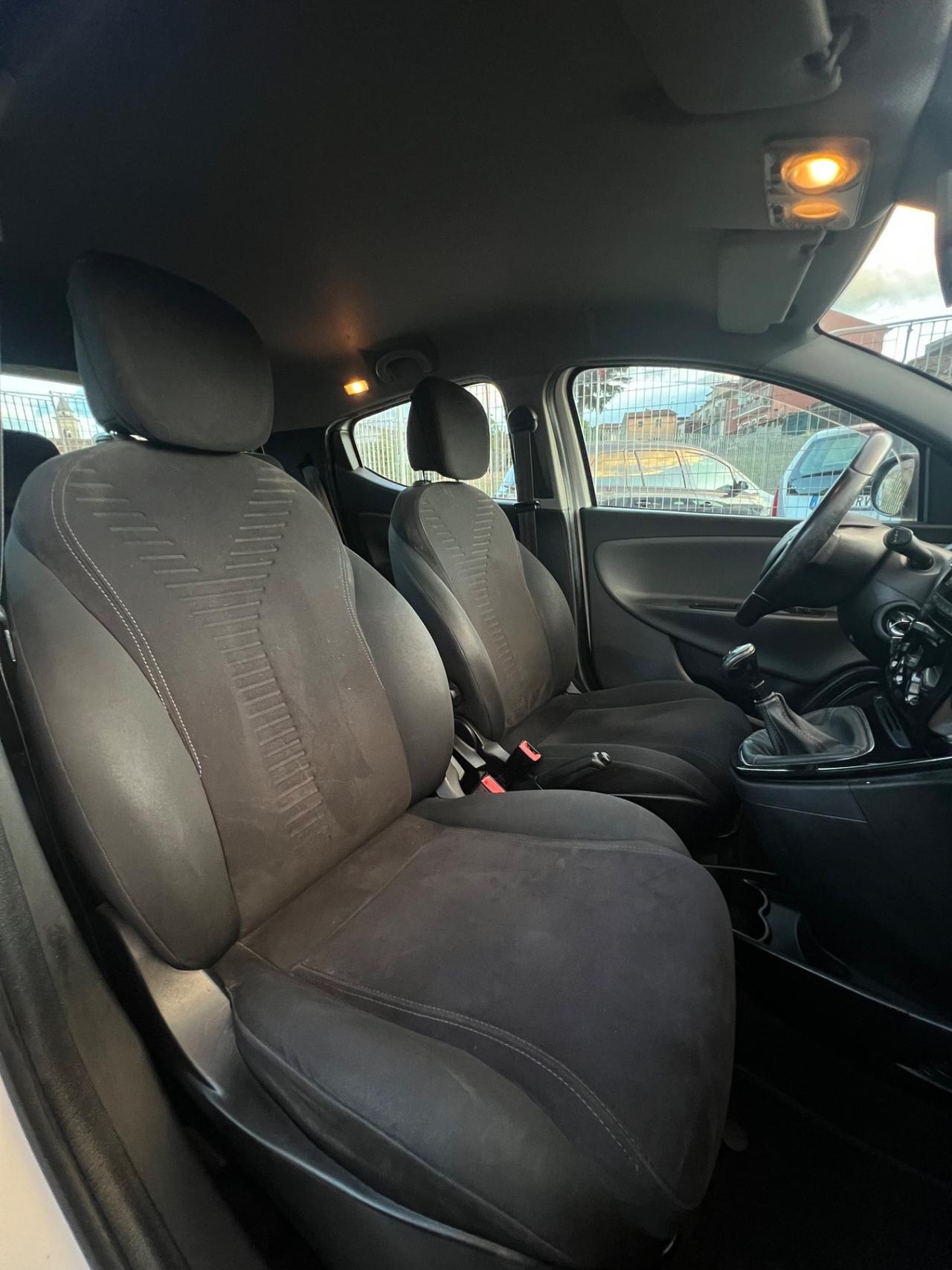 Lancia Ypsilon 1.3 MJT 16V 95 CV 5 porte S&S Silver